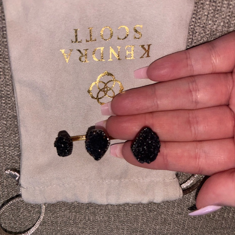 Kendra Scott Black two finger ring